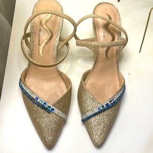 Beautiful princess jasmin Shoe , 6M like new , worn once